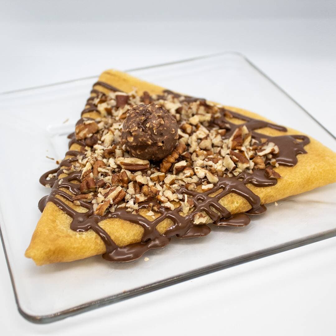 Crepa de nutella, nuez y 1 ferrero Rocher