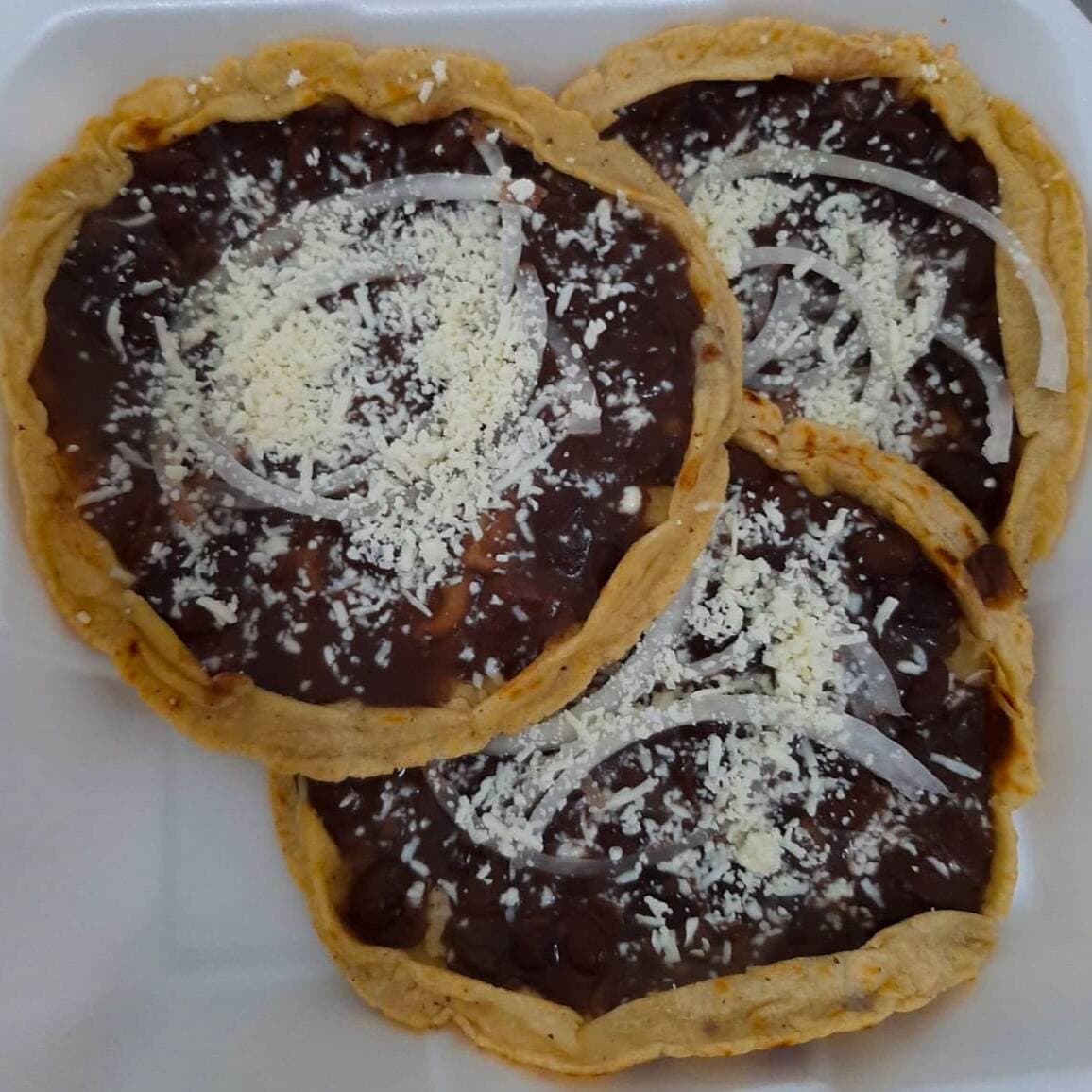 Picada Veracruzana de Mole Sencilla