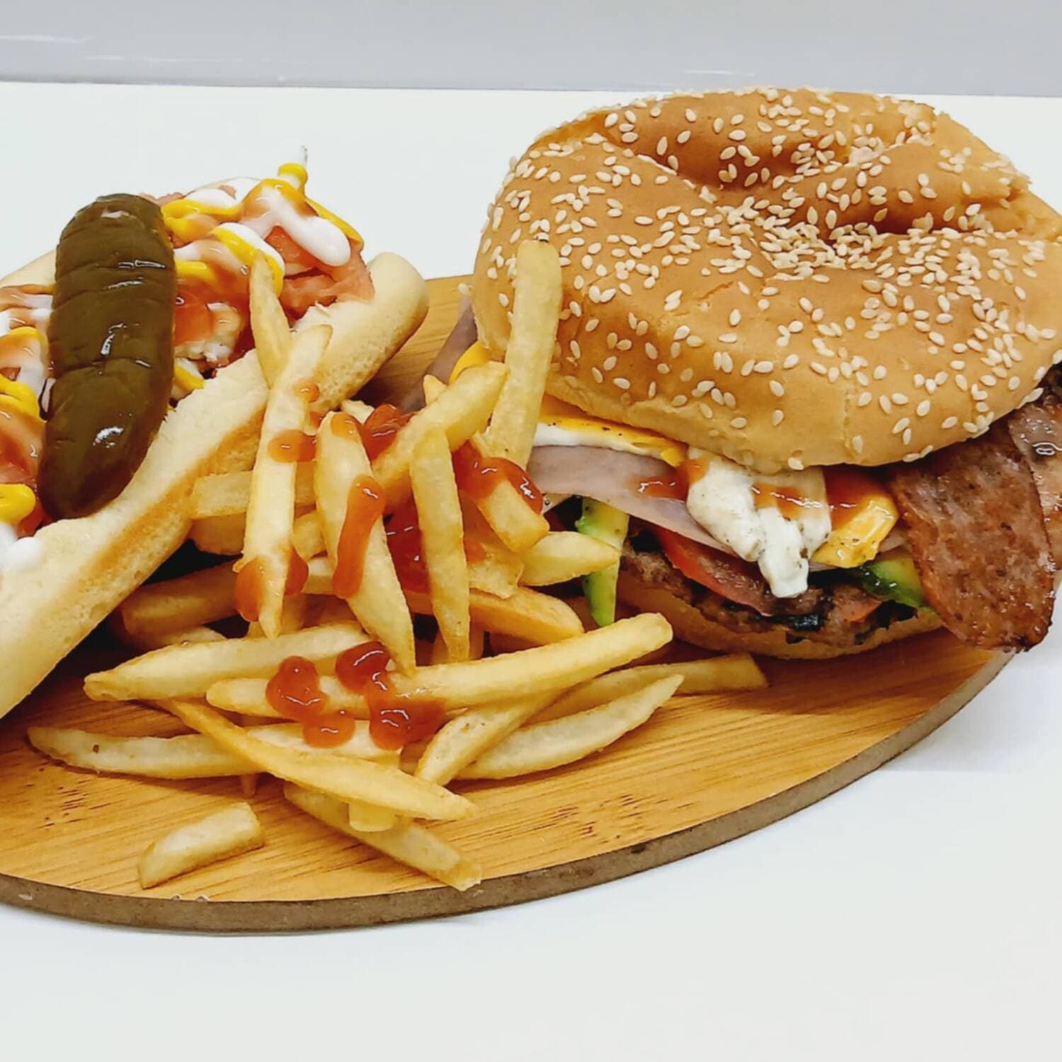 Hamburguesa + Hotdog + Papas