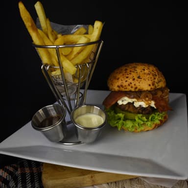 Combo 2:  Hamburguesa Artesanal Sabor Tocineta