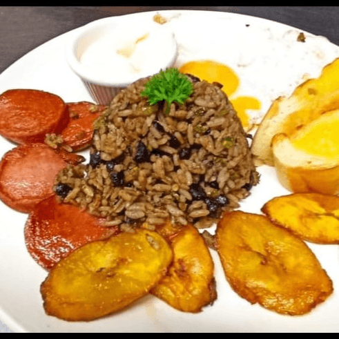Desayuno Tradicional + Bebida