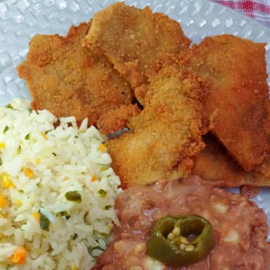 Milaneza de Pollo Empanizada.