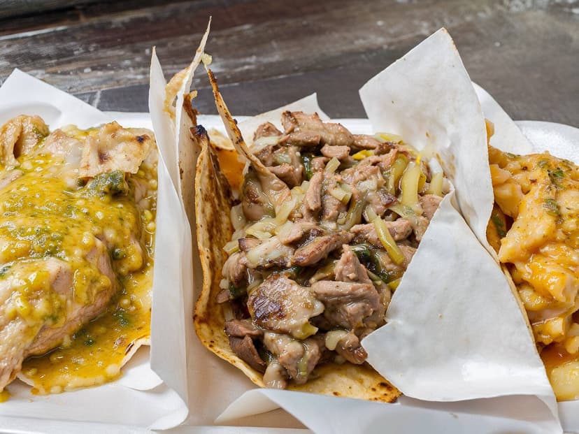 SUPER TACOS DE GUISADO