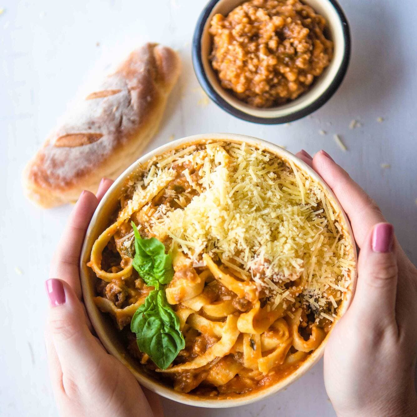 Bowl de Pasta con Salsa Bolognesa.