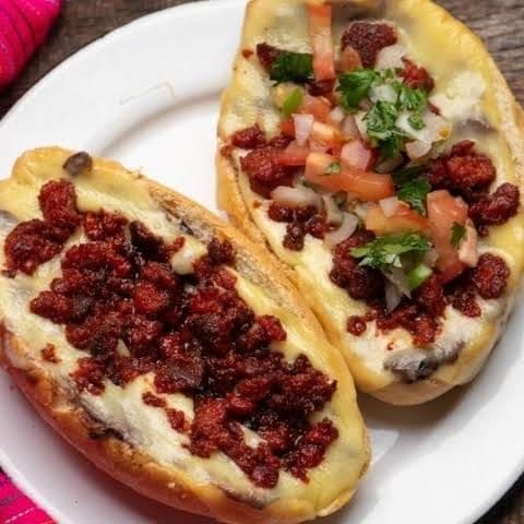 Molletes con longaniza