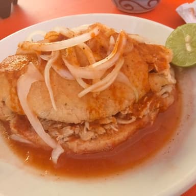 Combo Torta Ahogada + Jarrito Piña 🍍