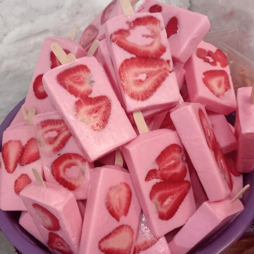 PALETA DE FRESA / YOGOURT