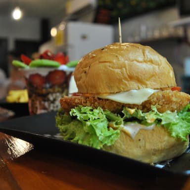 Chicken burger + porción de papa