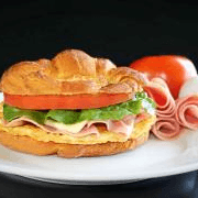 Combo Individual Croissant, Ensalada Chica y Agua