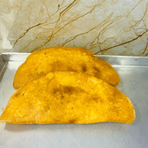 2 Empanadas (Frijol con Queso + Chicharrón)