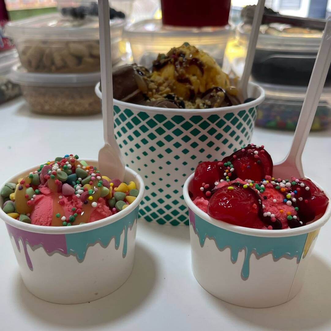Helado con Topping 2 helados y 4 toppings.