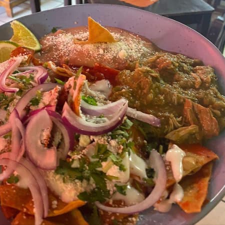 Chilaquiles con Chicharrón Verde