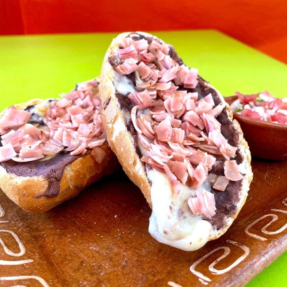 Molletes con Jamon