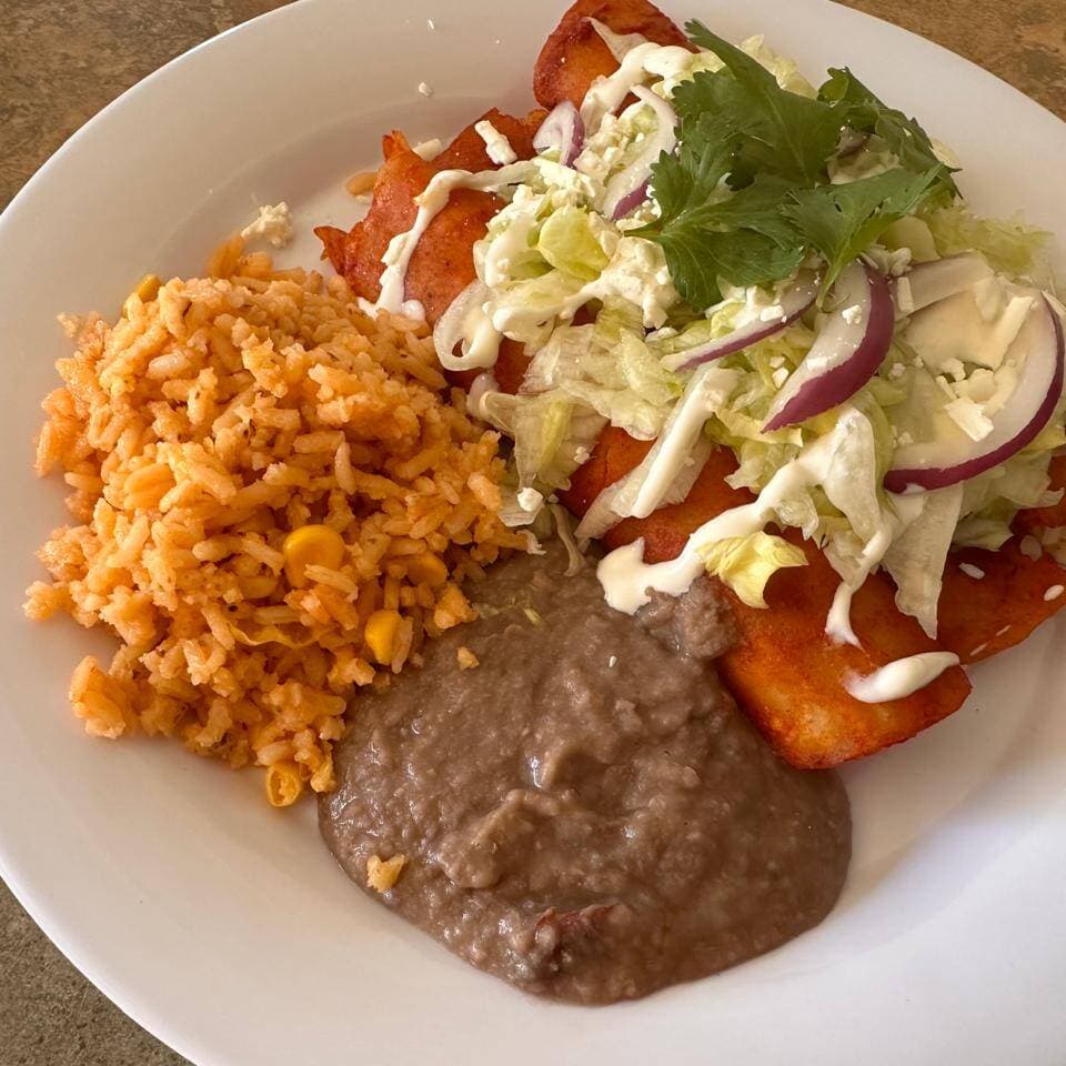 Enchiladas Rojas de Pollo