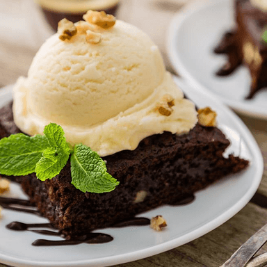 Brownie con helado