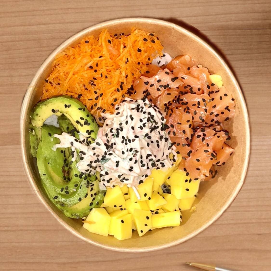 Kanton Bowl de Salmón CRUDO
