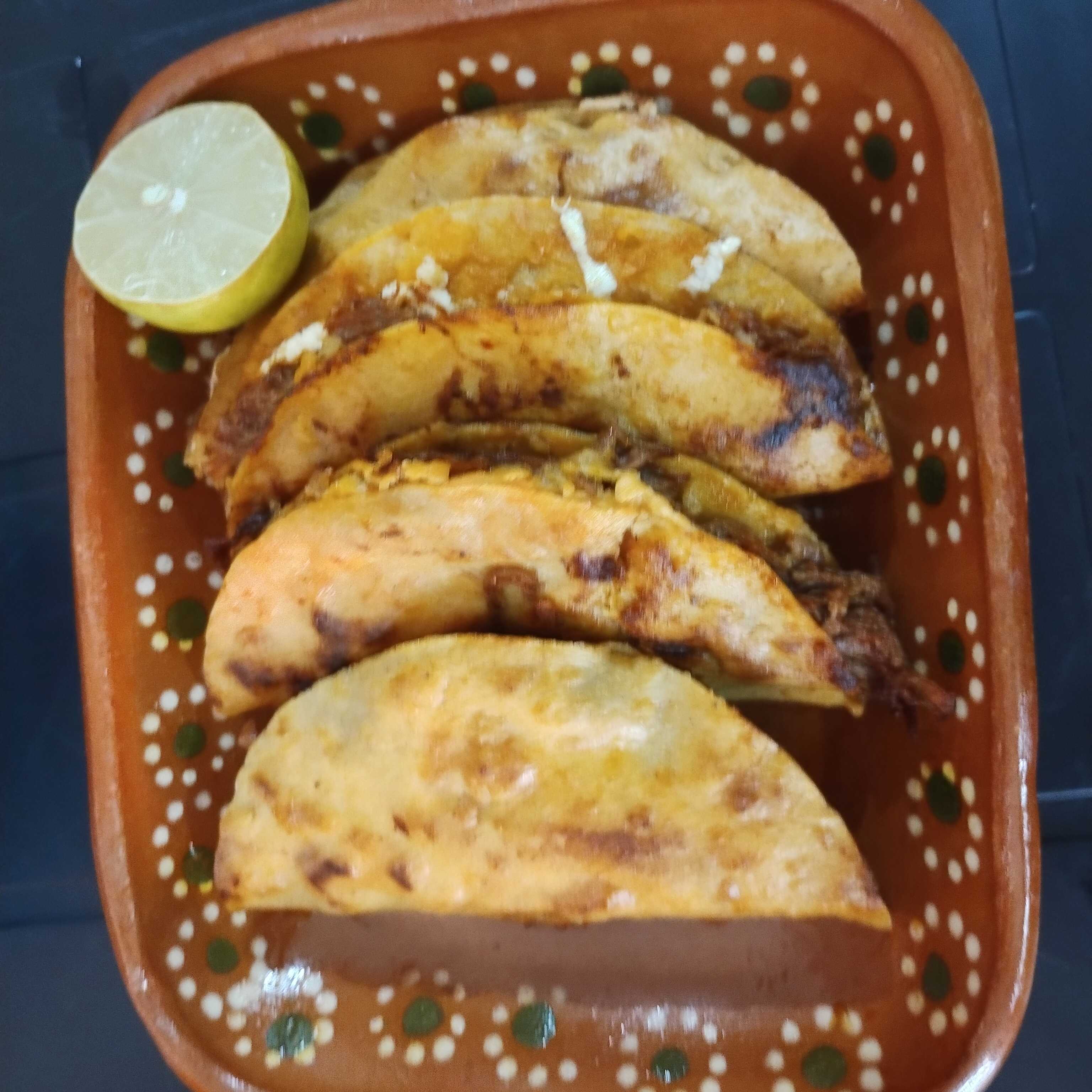 Tacón Dorado
