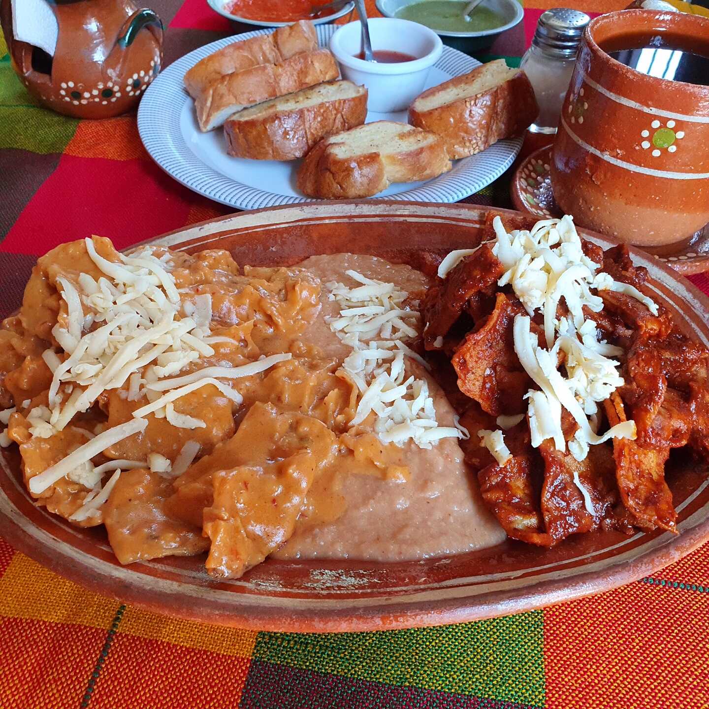 1/2 Orden de Chilaquiles + Pan+ Cafe