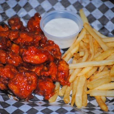 BONELESS CON PAPAS