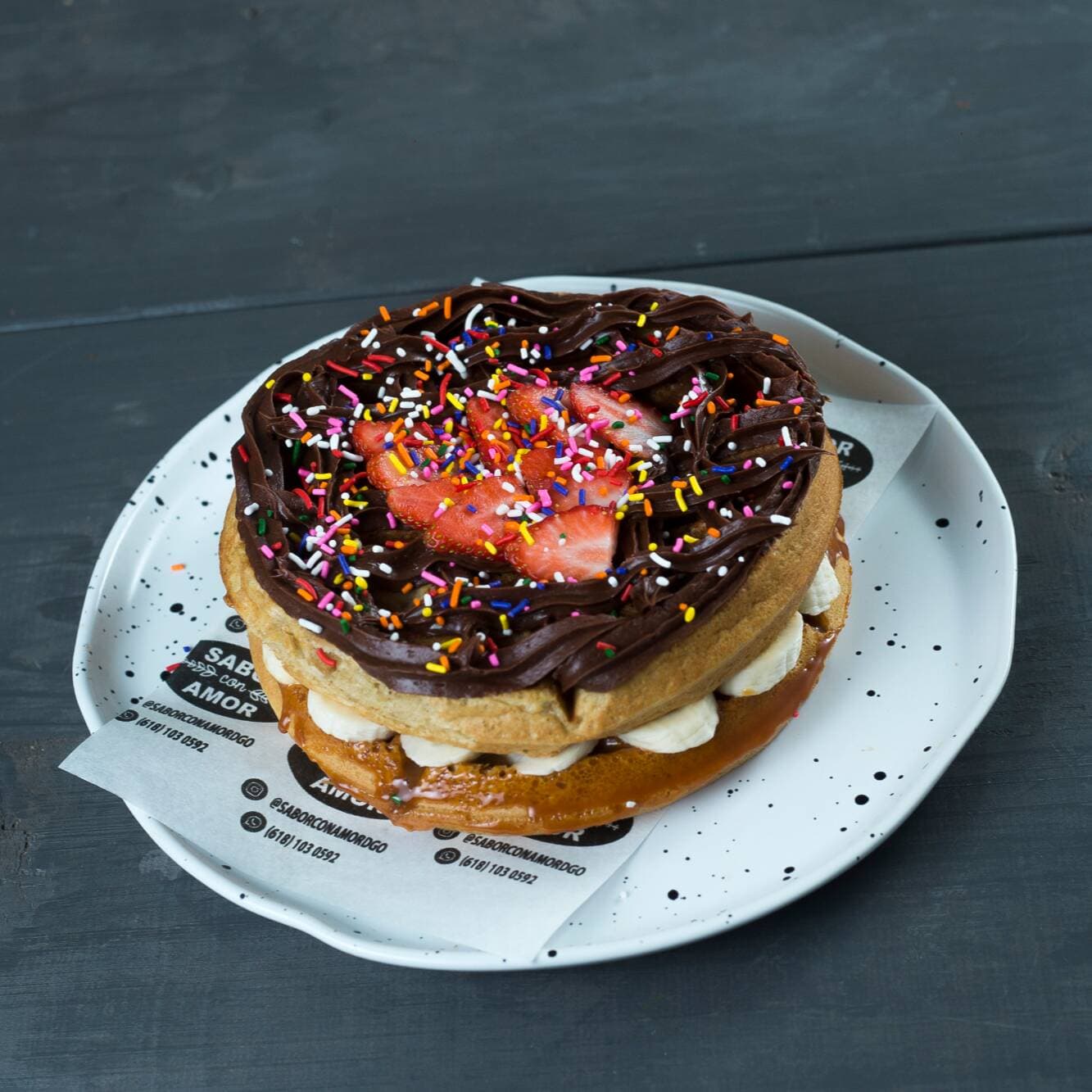 Waffle Cake Plátano, Fresa y NUTELLA