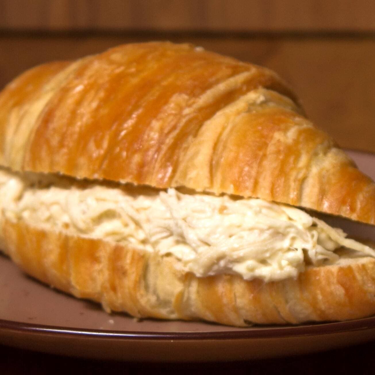 Sándwich Croissant de Pollo