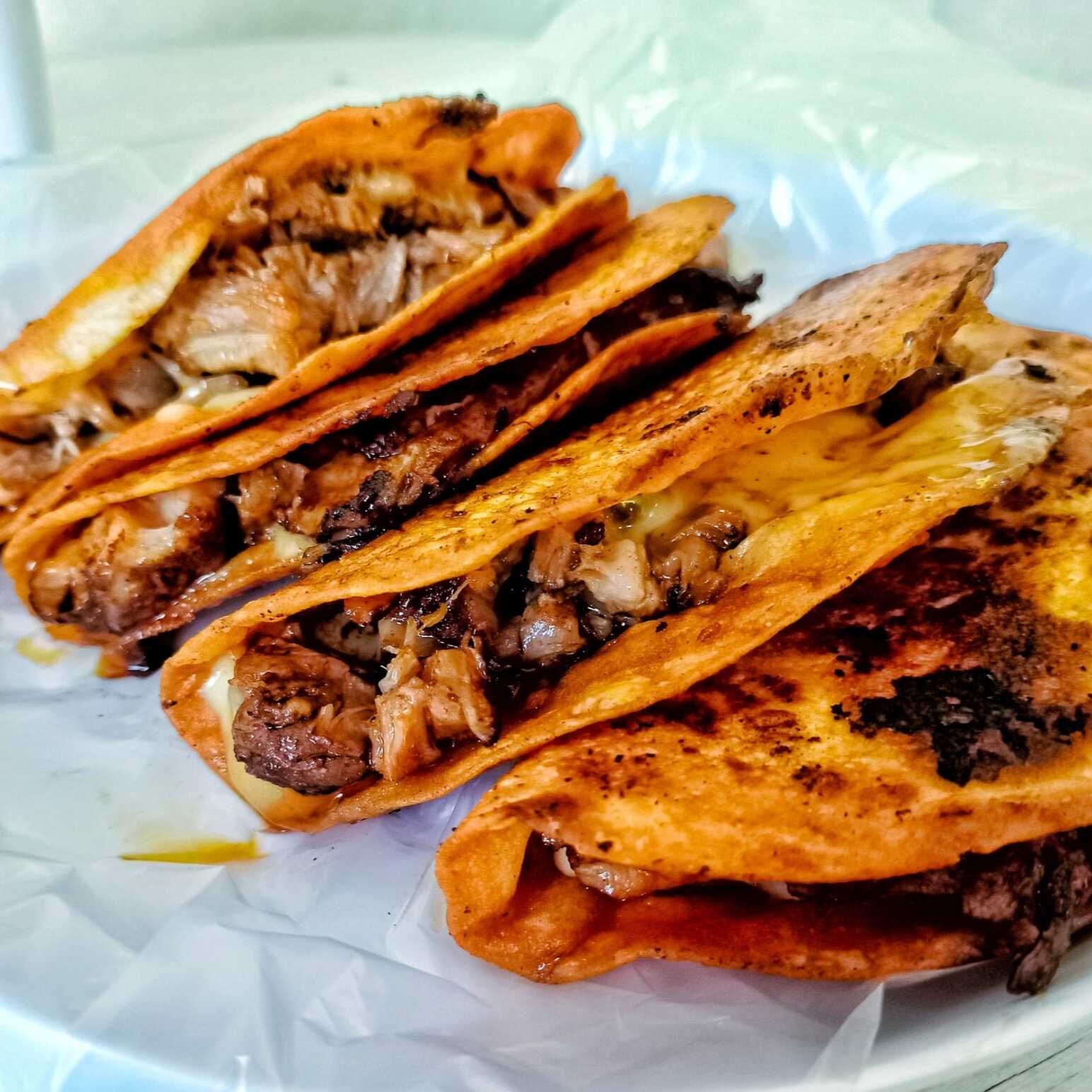 QUESABIRRIAS(3PZS)  CON CONSOMÉ 🧀