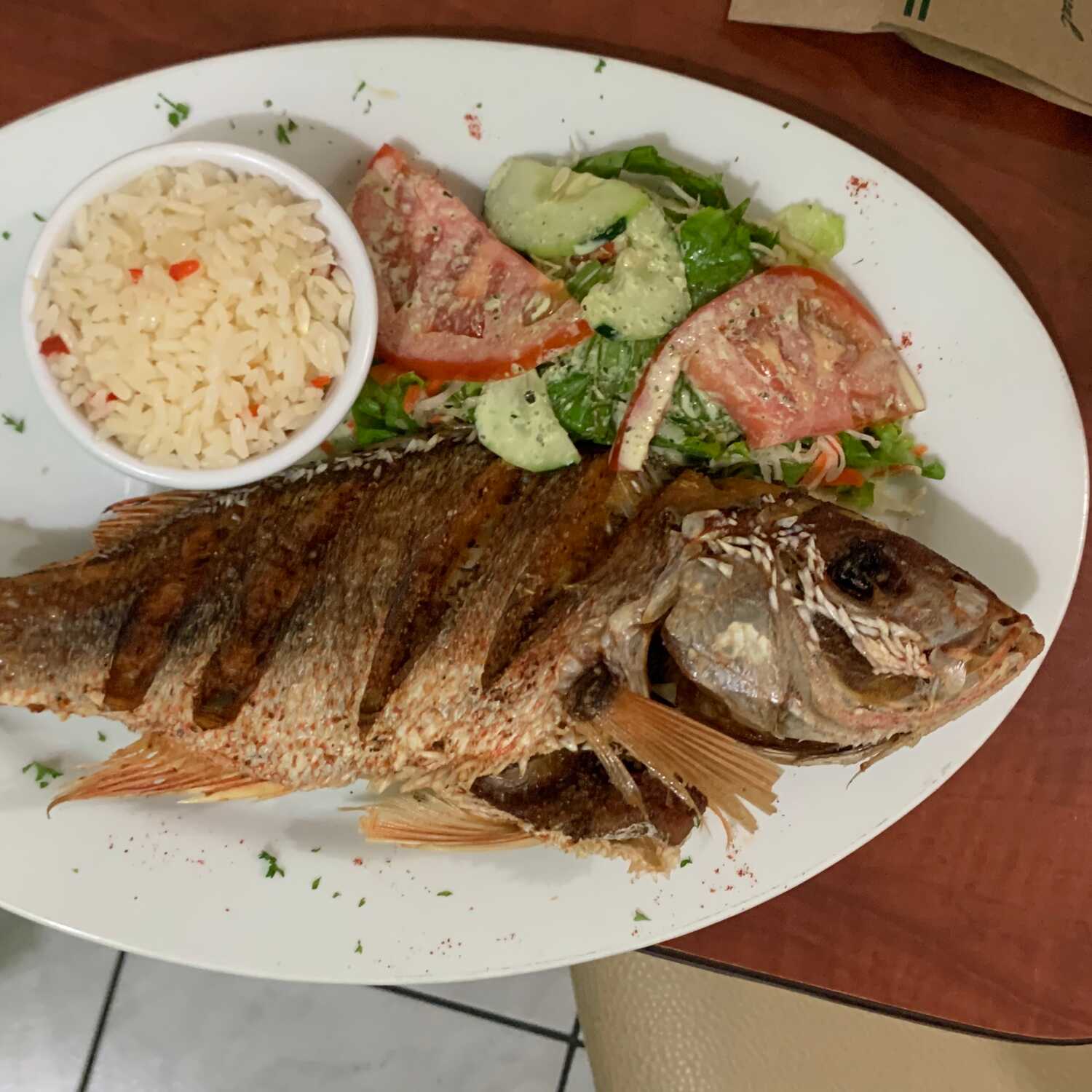 Pescado Entero + 2 Guarniciones