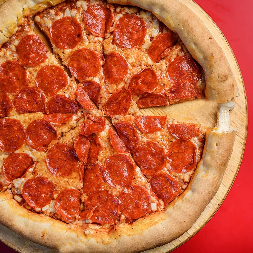 Pizza Molto Pepperoni con Orilla Rellena
