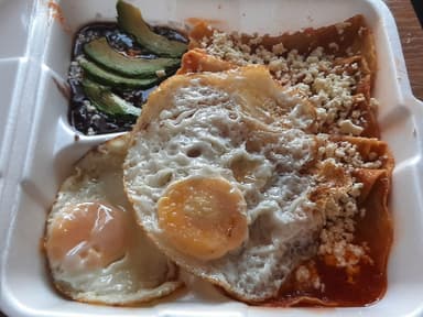 Enchiladas Mixtas con Huevo al Gusto