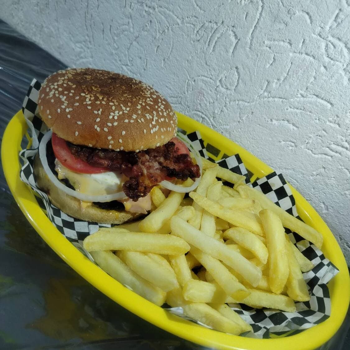 HAMBURGUESA CON TOCINO
