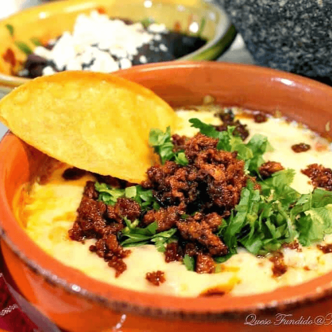 Queso Fundido con Carne