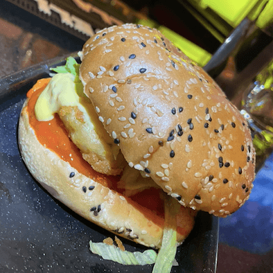 Hamburguesa De Pollo Con Aros de Cebolla