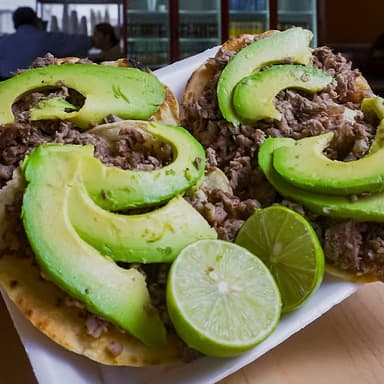 orden Tostadas Carne con Aguacate