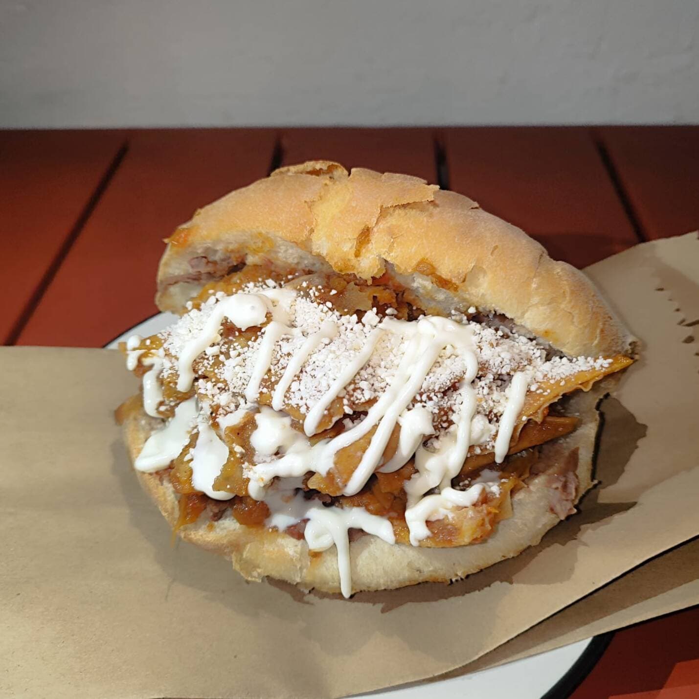 Torta de Chilaquiles Rojos