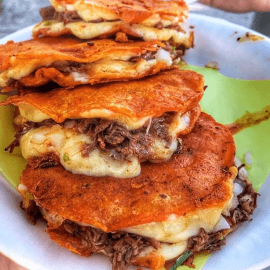 Quesadilla de Carnitas de Harina