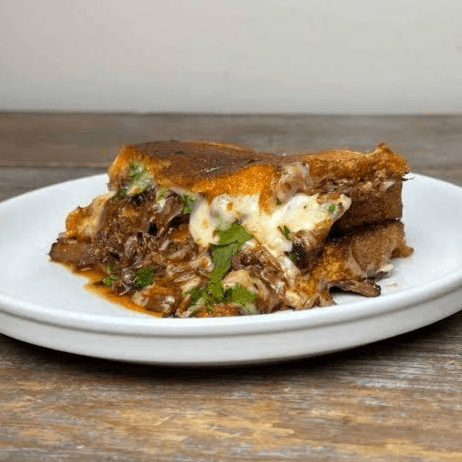 Grilled cheese con birria