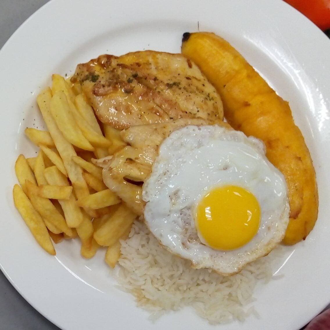 Filete de Pollo a la Plancha a Lo Pobre