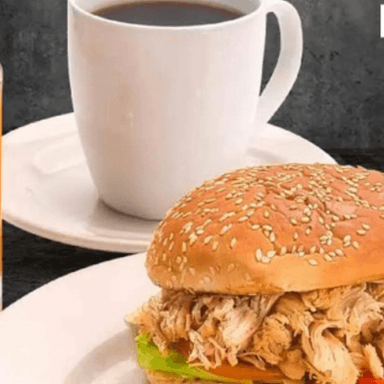 Pollo deshilachado +  Papas + Café
