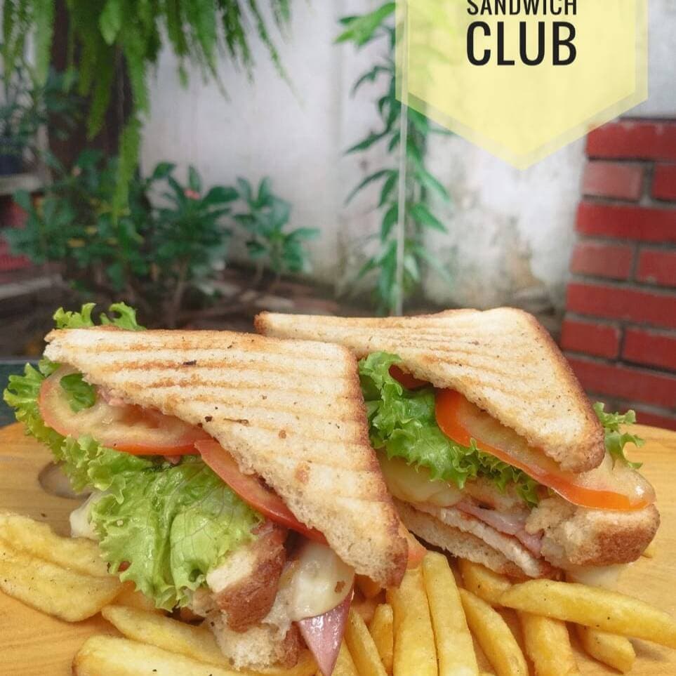SANDWICH CLUB + GASEOSA