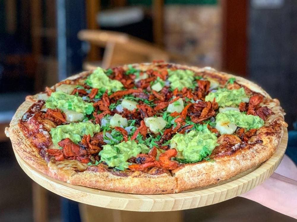 Pizza Familiar Pastor con Guacamole