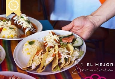 Taquitos dorados de pollo o deshebrada