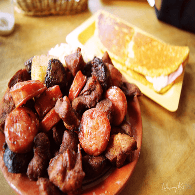 Parrillada de Cochino (Cerdo -Chorizo)