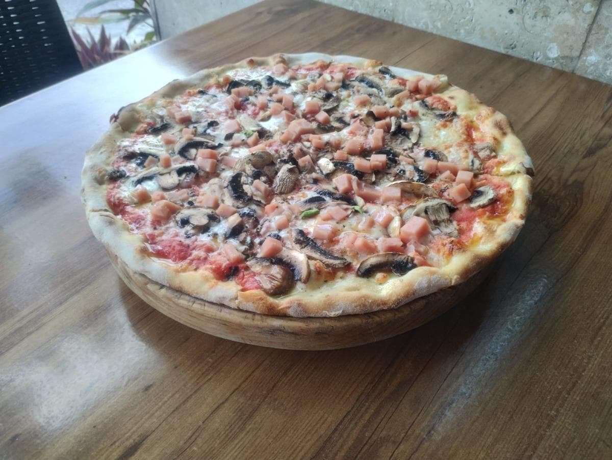 PIZZA PROSCIUTTO E FUNGHI