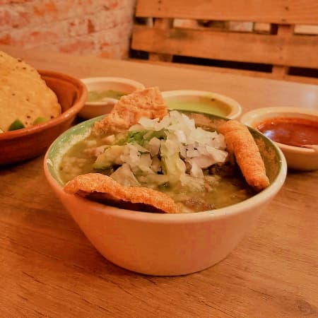 Pozole Verde de Puerco Mediano