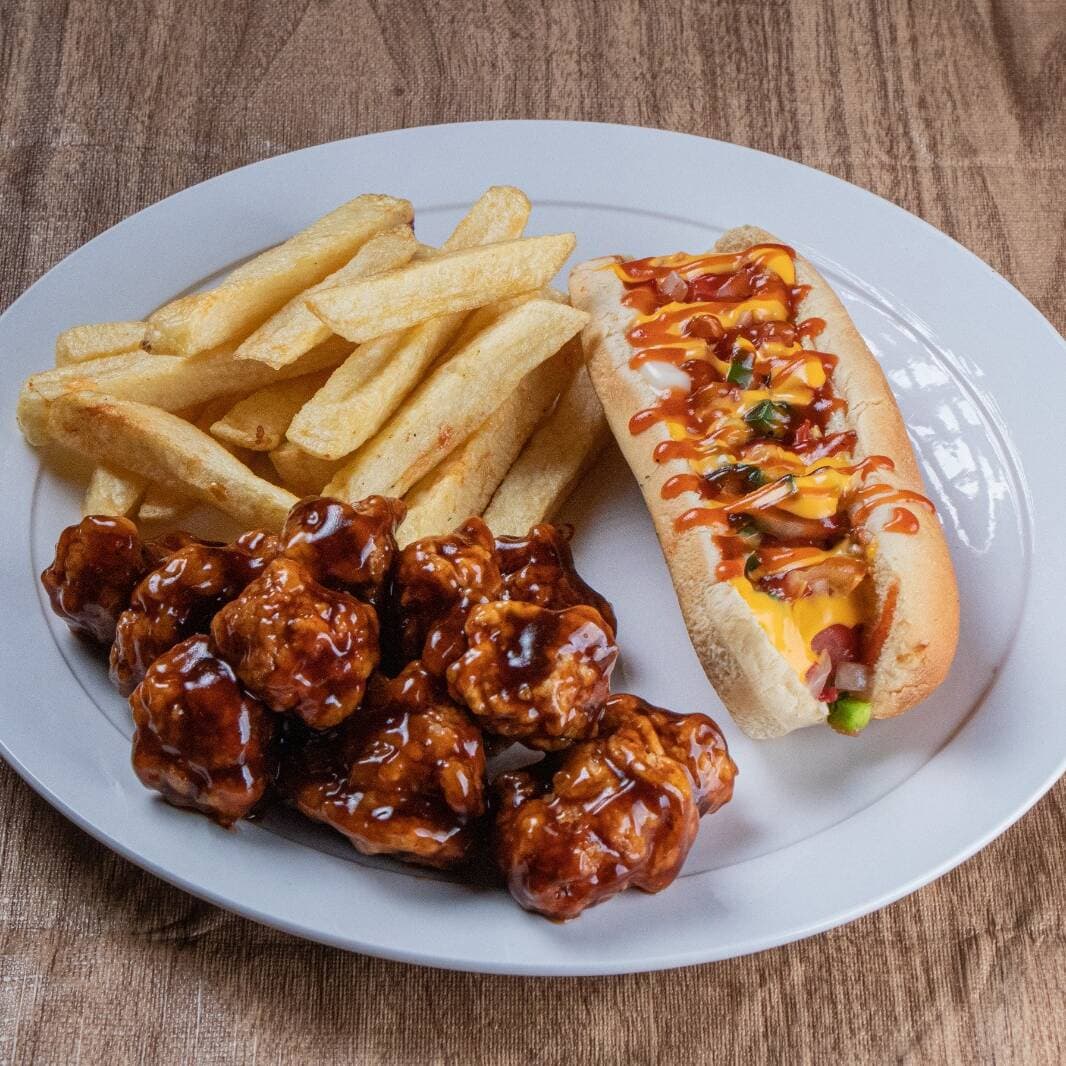 Combo Hot Dog + Boneless