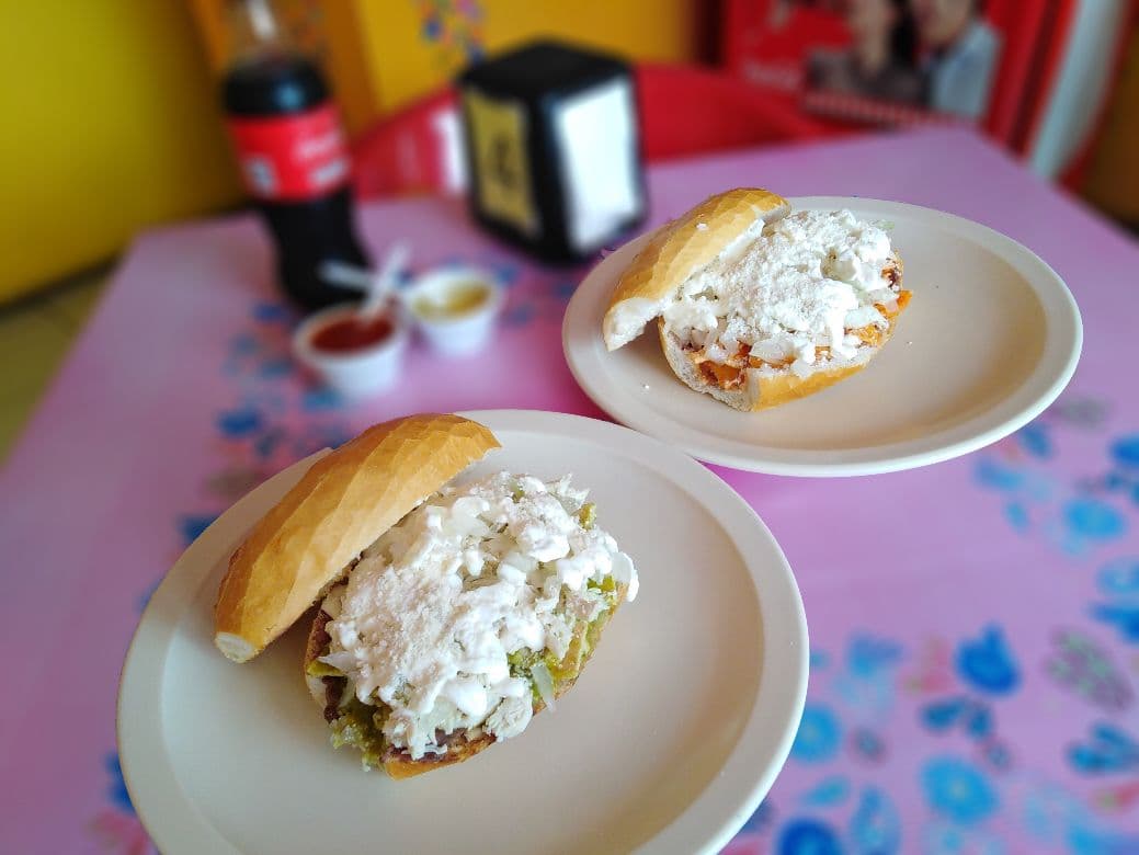 Torta de Chilaquiles con Carne.