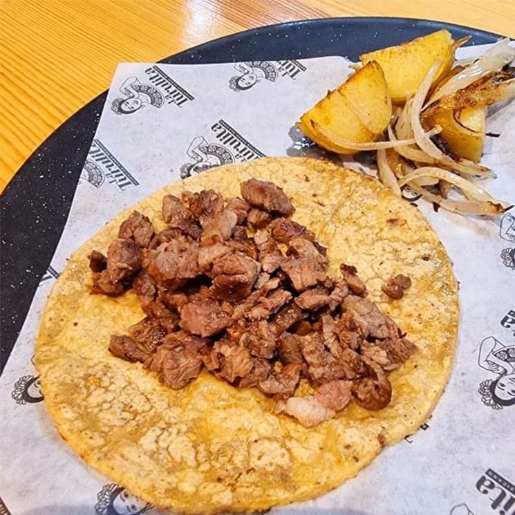 Taco de bistec de puerco 🐖 (un taco)