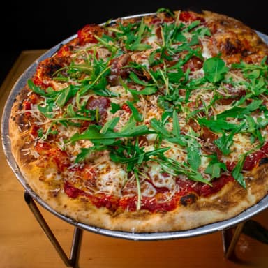 PIZZA PROSCIUTTO URUGULA