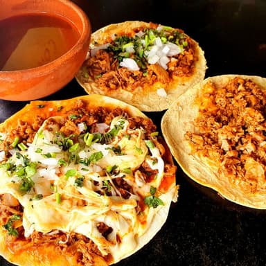 Ramen, taco y 2 quesabirrias (surtida)