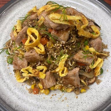 Yakimeshi (Pollo) + Gaseosa 250 Ml